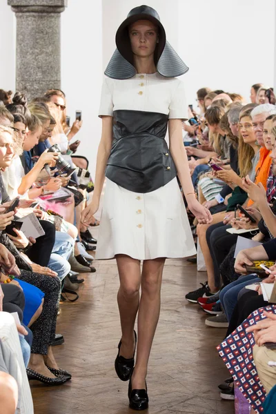 Look 1